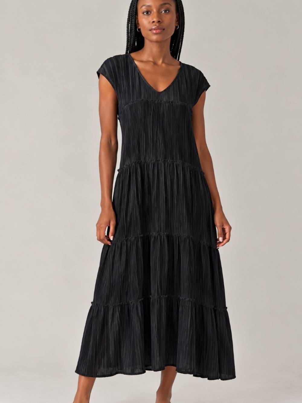ellumiNation black plissé/crushed textured tiered midi dress